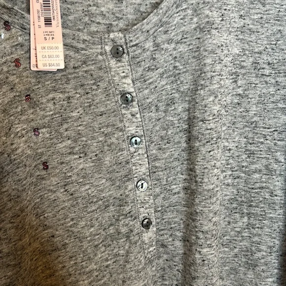 Victoria secret long sleeve - Picture 2 of 5